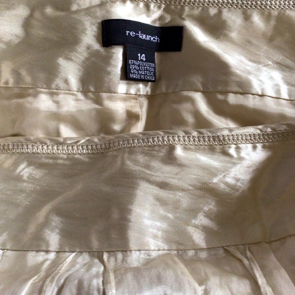 Re-Launch Creamy White Crinkle Skirt - Picture 3 of 4